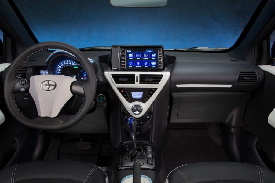  Toyota iQ EV 2013 года  (фото 2 из 29)
